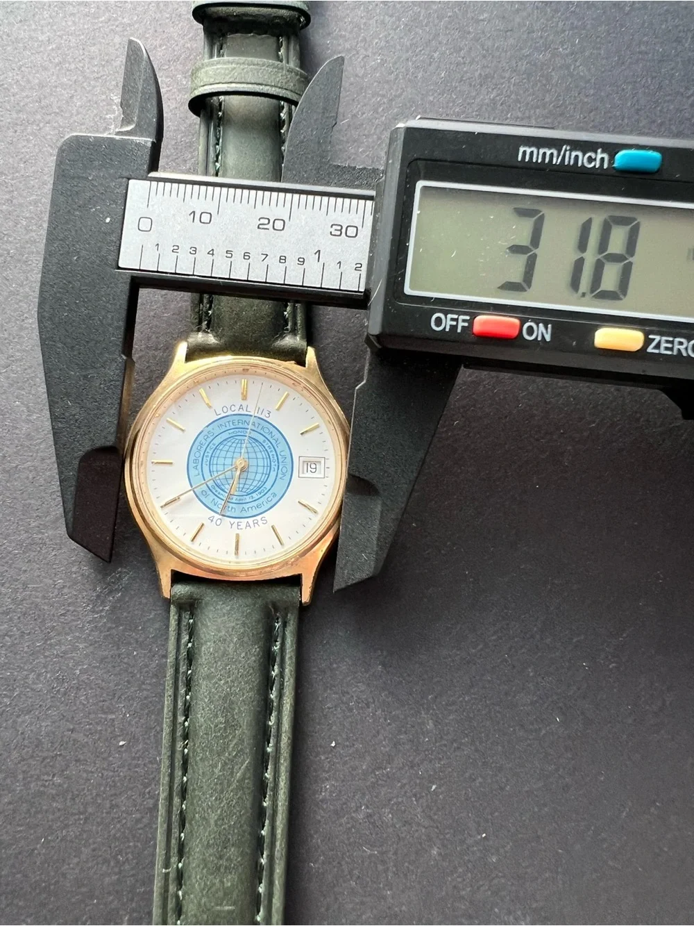 Hamilton Quartz mens watch with date